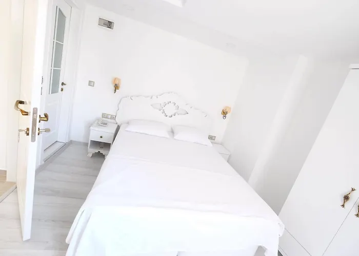 Alojamento de Acomodação e Pequeno-almoço Bugra (adults Only)