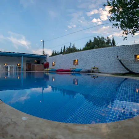 Bugra (adults Only) Frühstückspension Alaçatı